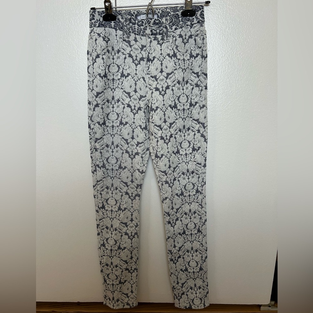 Seven for all mankind white and blue floral pants stretchy fitted size 25.